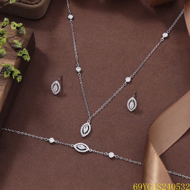 طقم مجوهرات زفاف من الفضة عيار 925 مرصع بالزركون