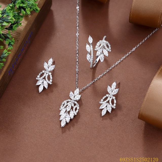 طقم مجوهرات زفاف من الفضة عيار 925 مرصع بالزركون