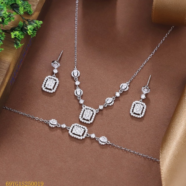 طقم مجوهرات زفاف من الفضة عيار 925 مرصع بالزركون