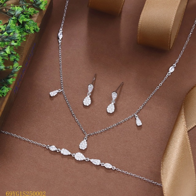 طقم مجوهرات زفاف من الفضة عيار 925 مرصع بالزركون