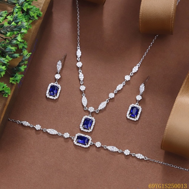 طقم مجوهرات زفاف من الفضة عيار 925 مرصع بالزركون