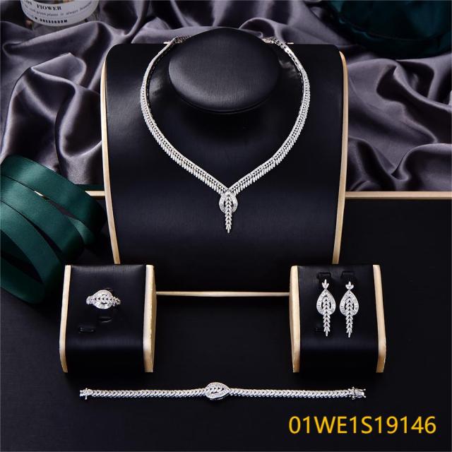 مجموعة مجوهرات زركونيا الشهيرة من الفضة 925