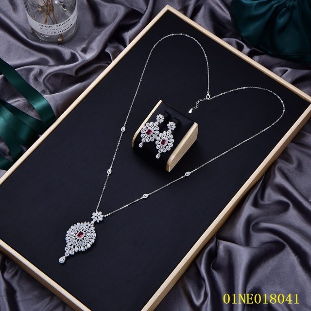 مجموعة مجوهرات قلادة طويلة