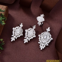 أطقم مجوهرات التعليقة الفضية