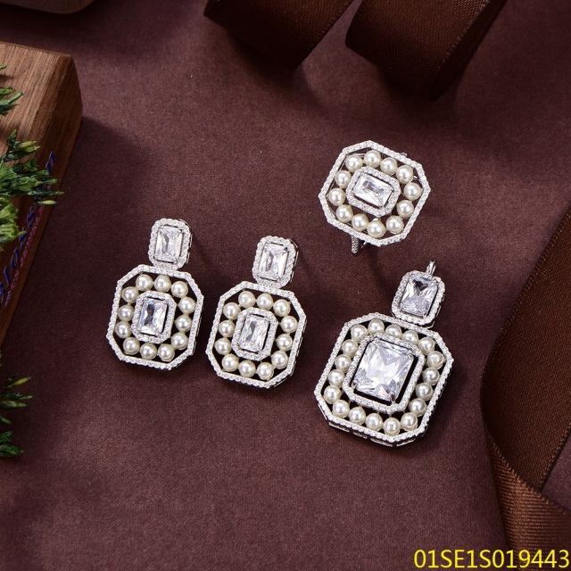 أطقم مجوهرات التعليقة الفضية