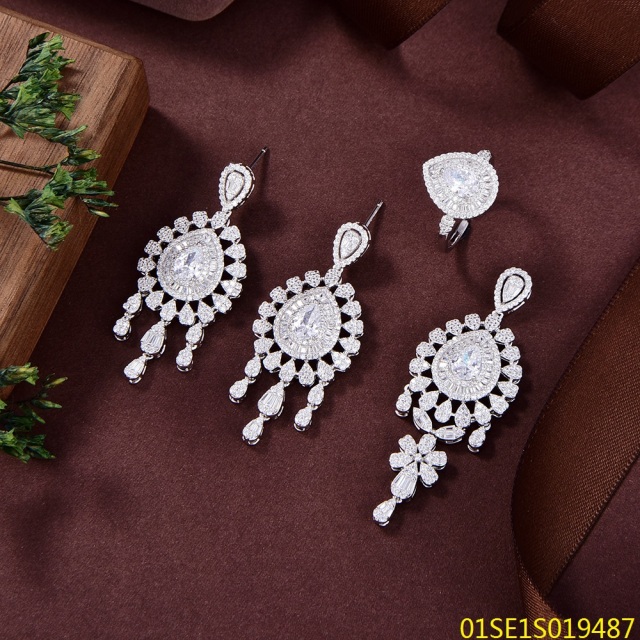 أطقم مجوهرات التعليقة الفضية