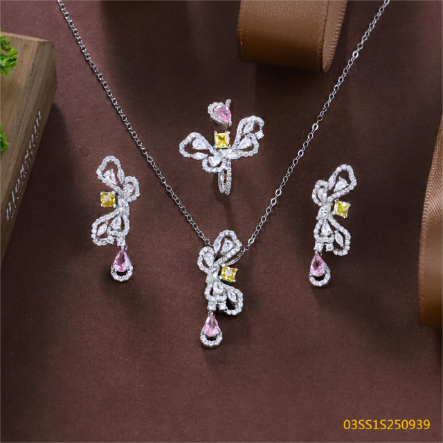 طقم قلادة من الفضة الإسترليني عيار 925 مرصعة بالزركون