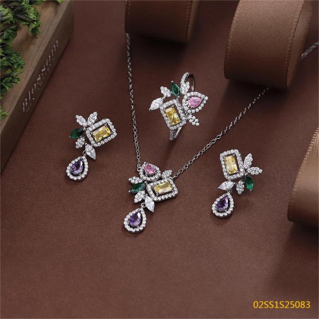 طقم قلادة من الفضة الإسترليني عيار 925 مرصعة بالزركون