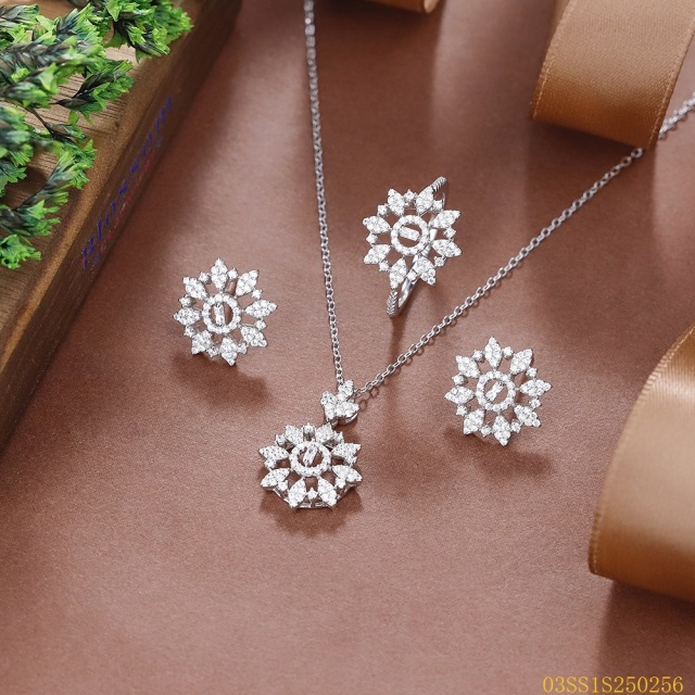 طقم قلادة من الفضة الإسترليني عيار 925 مرصعة بالزركون