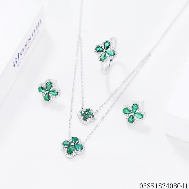 طقم قلادة من الفضة الإسترليني عيار 925 مرصعة بالزركون