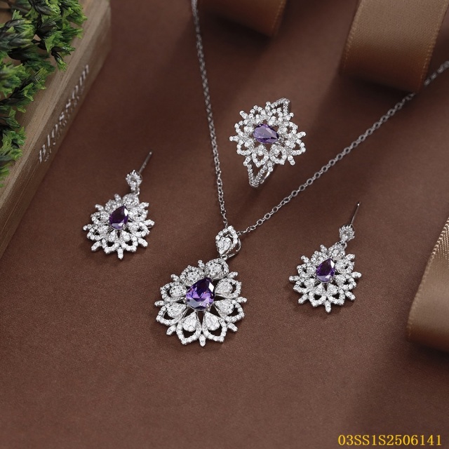 طقم قلادة من الفضة الإسترليني عيار 925 مرصعة بالزركون