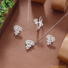 طقم قلادة من الفضة الإسترليني عيار 925 مرصعة بالزركون