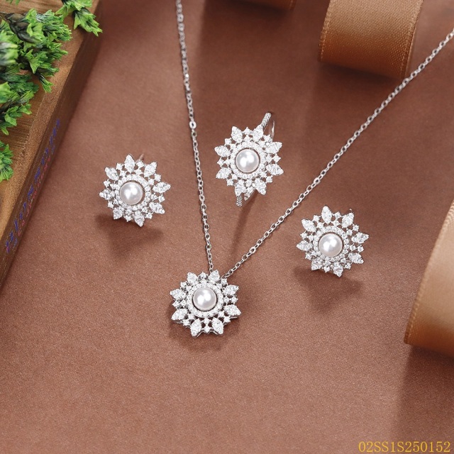 طقم عقد من الفضة الإسترليني عيار 925 مع اللؤلؤ