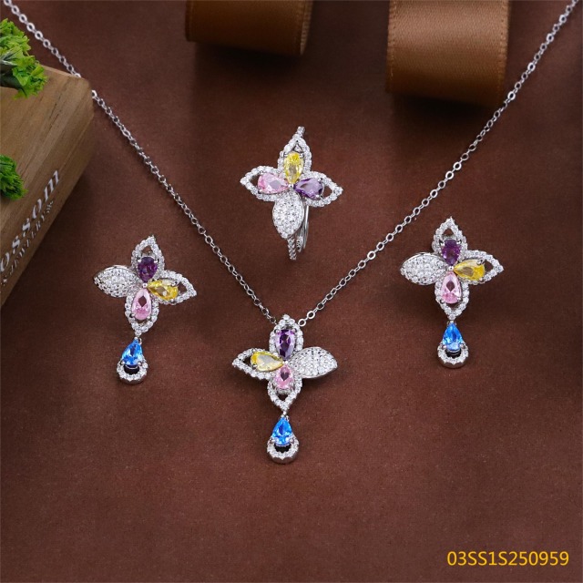 طقم قلادة من الفضة الإسترليني عيار 925 مرصعة بالزركون