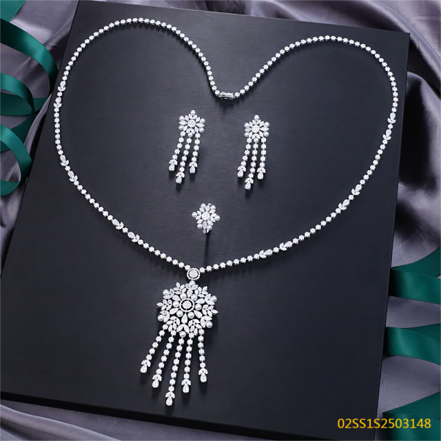 طقم قلادة من الفضة الإسترليني عيار 925 مرصعة بالزركون