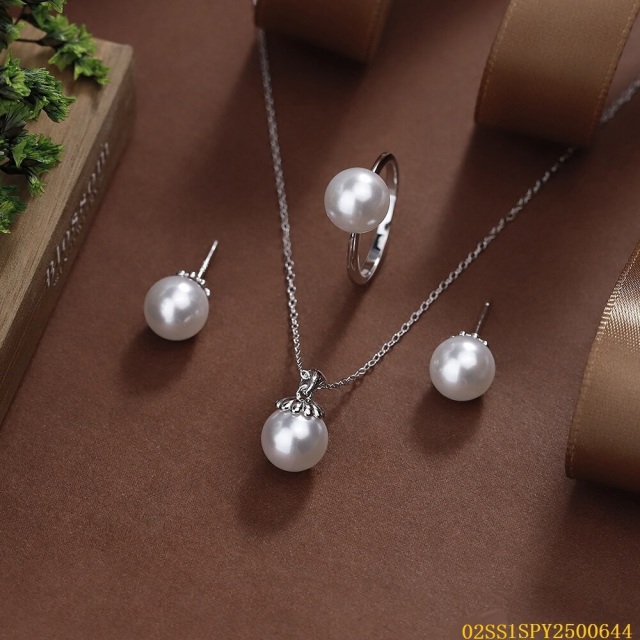 طقم عقد من الفضة الإسترليني عيار 925 مع اللؤلؤ