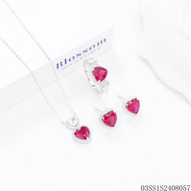 طقم قلادة من الفضة الإسترليني عيار 925 مرصعة بالزركون