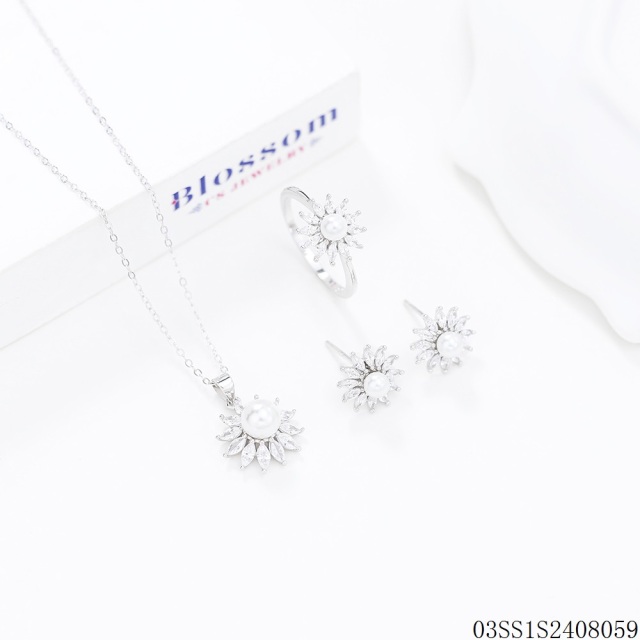 طقم عقد من الفضة الإسترليني عيار 925 مع اللؤلؤ