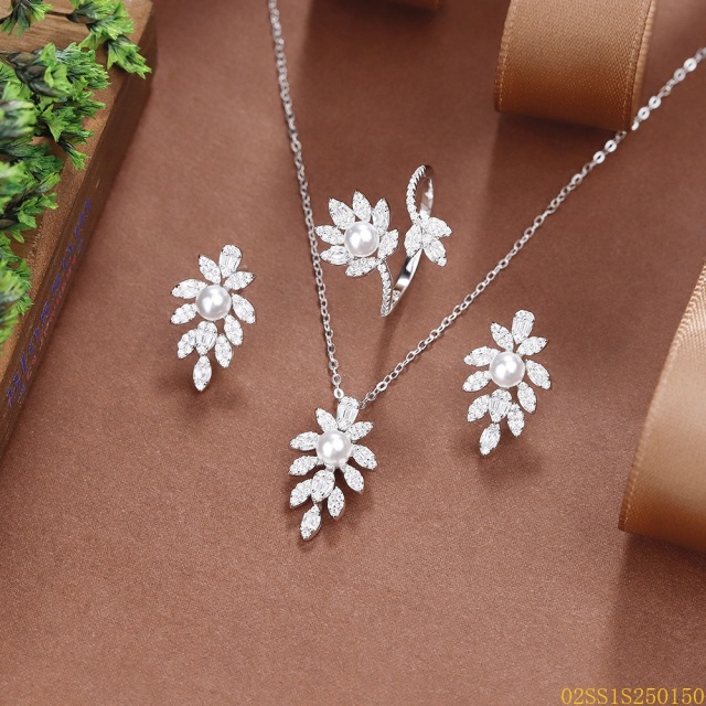 طقم عقد من الفضة الإسترليني عيار 925 مع اللؤلؤ