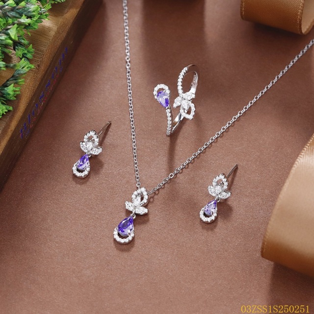 طقم قلادة من الفضة الإسترليني عيار 925 مرصعة بالزركون