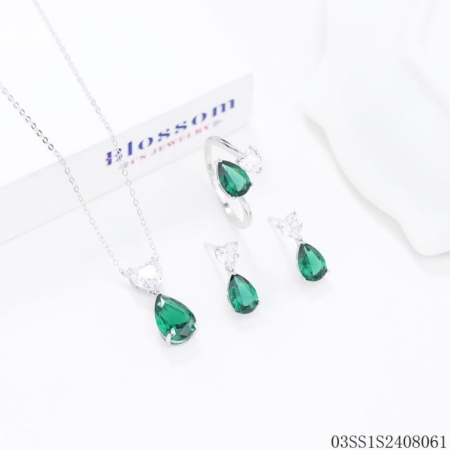 طقم قلادة من الفضة الإسترليني عيار 925 مرصعة بالزركون