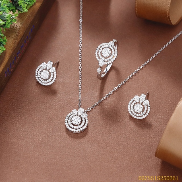 طقم قلادة من الفضة الإسترليني عيار 925 مرصعة بالزركون
