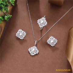 طقم عقد من الفضة الإسترليني عيار 925 مع اللؤلؤ