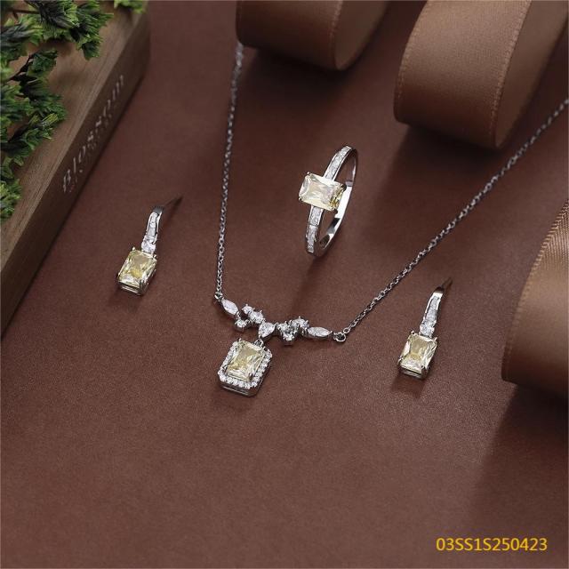 طقم قلادة من الفضة الإسترليني عيار 925 مرصعة بالزركون
