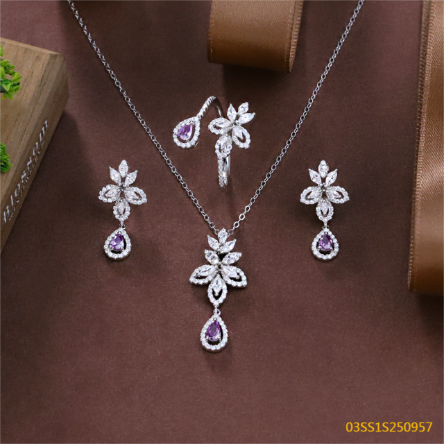 طقم قلادة من الفضة الإسترليني عيار 925 مرصعة بالزركون