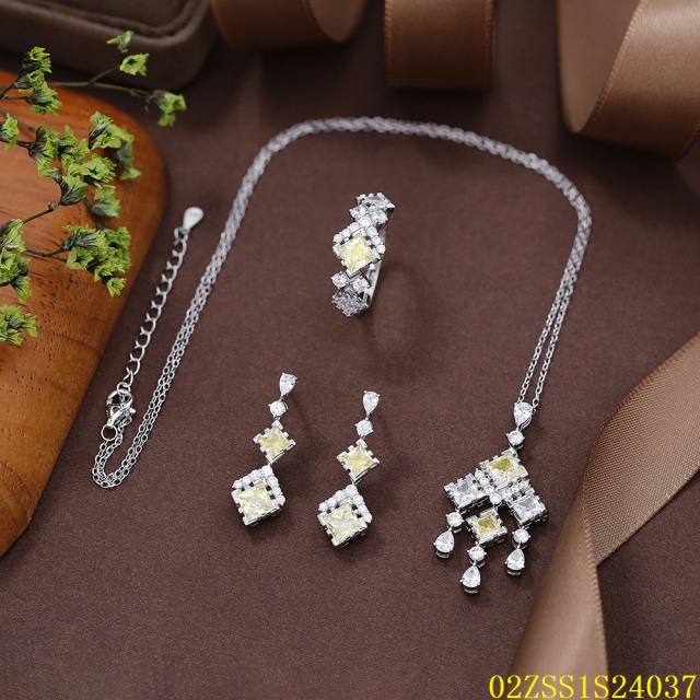 طقم قلادة من الفضة الإسترليني عيار 925 مرصعة بالزركون