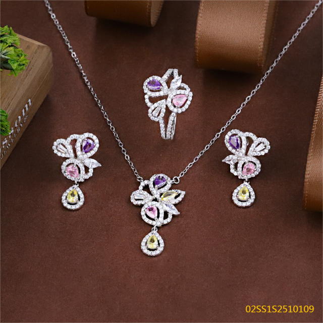 طقم قلادة من الفضة الإسترليني عيار 925 مرصعة بالزركون