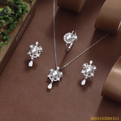 طقم قلادة من الفضة الإسترليني عيار 925 مرصعة بالزركون