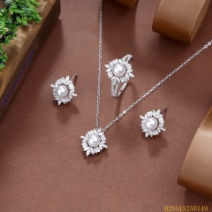 طقم عقد من الفضة الإسترليني عيار 925 مع اللؤلؤ