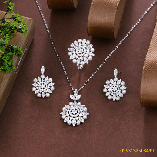 طقم قلادة من الفضة الإسترليني عيار 925 مرصعة بالزركون