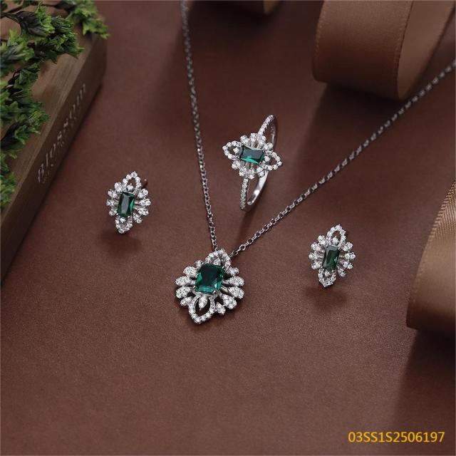 طقم قلادة من الفضة الإسترليني عيار 925 مرصعة بالزركون