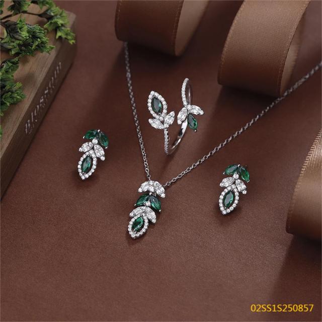 طقم قلادة من الفضة الإسترليني عيار 925 مرصعة بالزركون