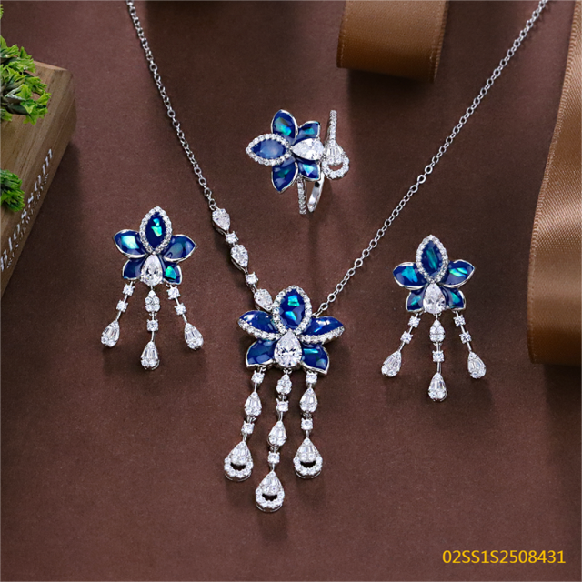 طقم قلادة من الفضة الإسترليني عيار 925 مرصعة بالزركون