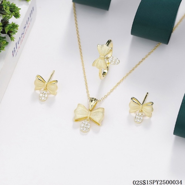 طقم قلادة من الفضة الإسترليني عيار 925 مطلية بالذهب ومرصعة بالزركون