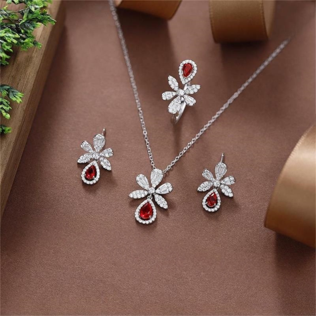 طقم قلادة من الفضة الإسترليني عيار 925 مرصعة بالزركون