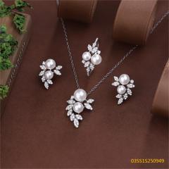 طقم قلادة من الفضة الإسترليني عيار 925 مرصعة بالزركون