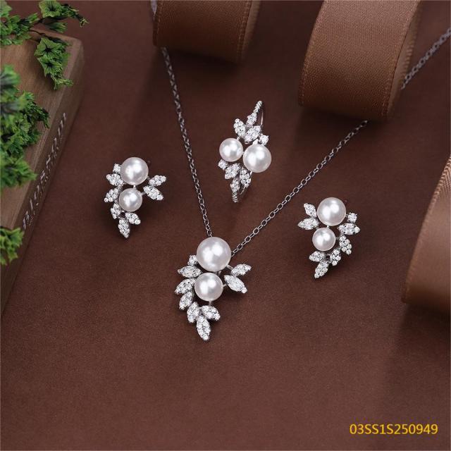 طقم قلادة من الفضة الإسترليني عيار 925 مرصعة بالزركون