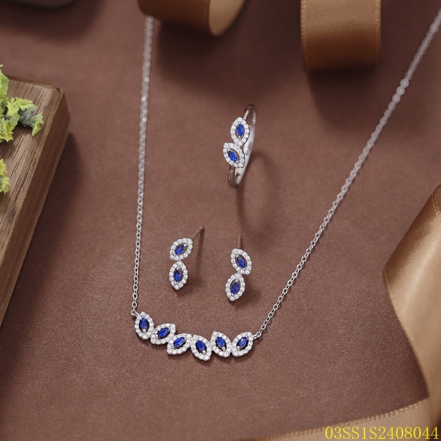 طقم قلادة من الفضة الإسترليني عيار 925 مرصعة بالزركون