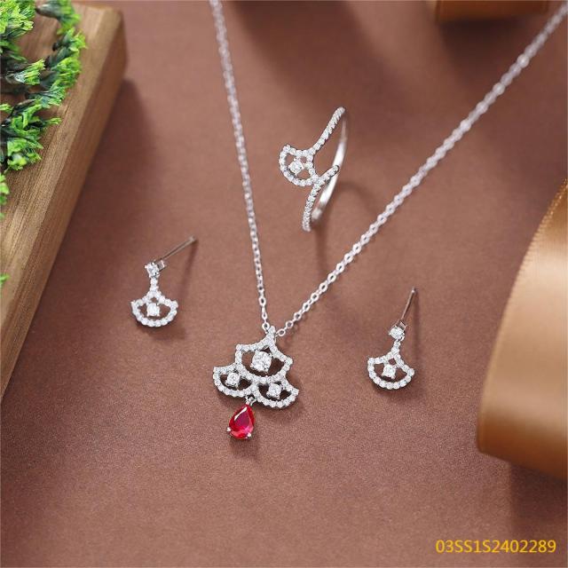 طقم قلادة من الفضة الإسترليني عيار 925 مرصعة بالزركون