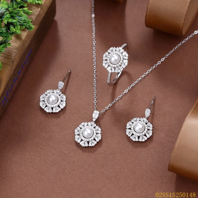 طقم قلادة من الفضة الإسترليني عيار 925 مرصعة بالزركون