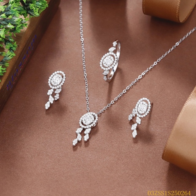 طقم قلادة من الفضة الإسترليني عيار 925 مرصعة بالزركون