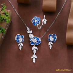 طقم قلادة من الفضة الإسترليني عيار 925 مرصعة بالزركون