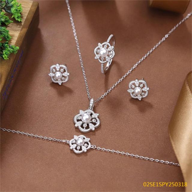 طقم عقد من الفضة الإسترليني عيار 925 مع اللؤلؤ