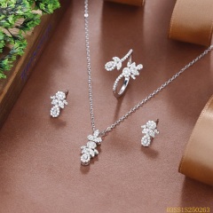 طقم قلادة من الفضة الإسترليني عيار 925 مرصعة بالزركون