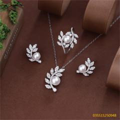 طقم قلادة من الفضة الإسترليني عيار 925 مرصعة بالزركون