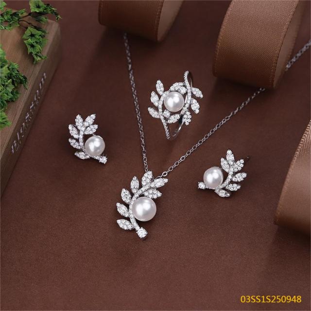 طقم قلادة من الفضة الإسترليني عيار 925 مرصعة بالزركون